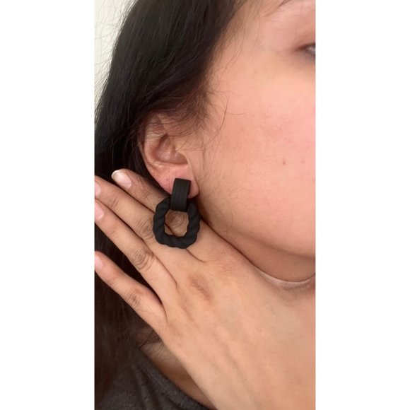 Black Chain earrings , black hoop acrylic earrings , chunky big link statement - Picture 4 of 5